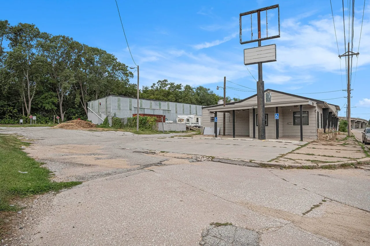 6500 Railroad Ave