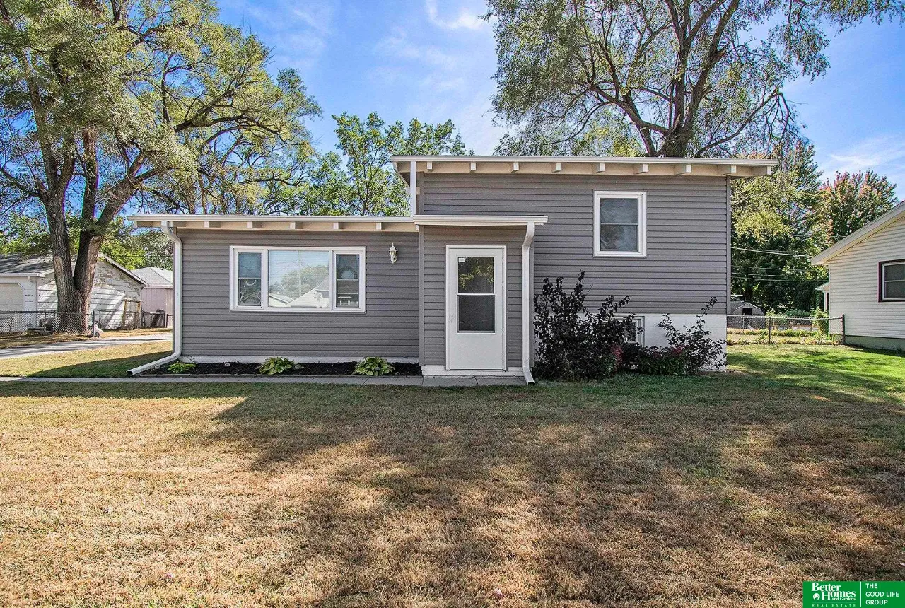 1515 Murray Avenue, Carter Lake, IA 51510
