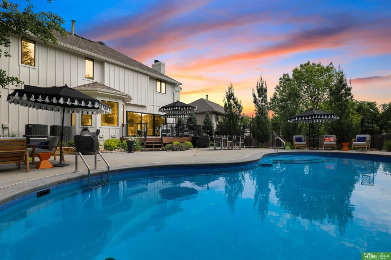 16325 Oak Circle