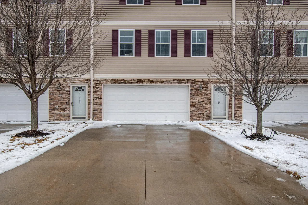 1115 AVE K