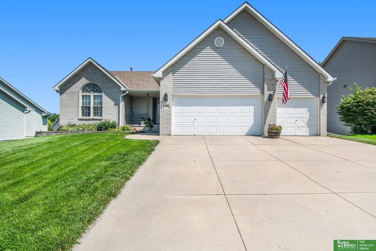 21886 Bobwhite Avenue, Gretna, NE 68028