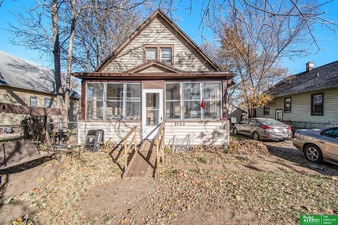 3720 Grand Avenue, Omaha, NE 68111